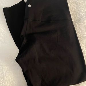LULULEMON ATHLETICA BLACK LEGGINGS WOMEN SIZE 12. LUON